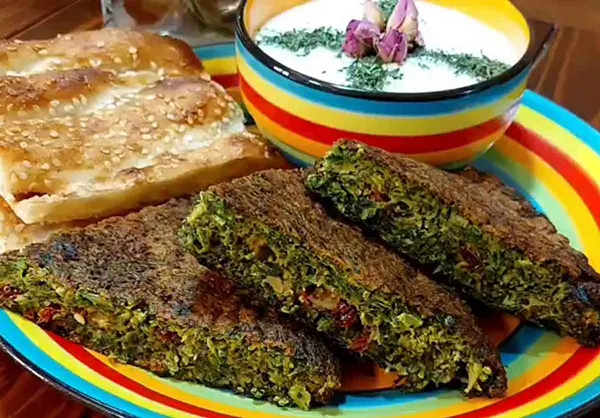 طرز تهیه کوکو سبزی اصیل با نکات طلایی 4 کوکو سبزی ترد، طلایی و بدون روغن
