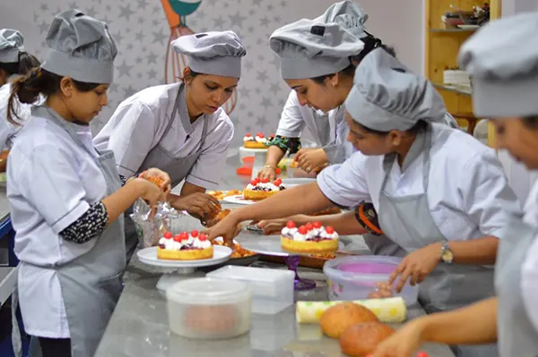 آموزش شیرینی پزی درجه 1 3 ویژگیهای برجسته دوره آموزش شیرینی پزی درجه یک