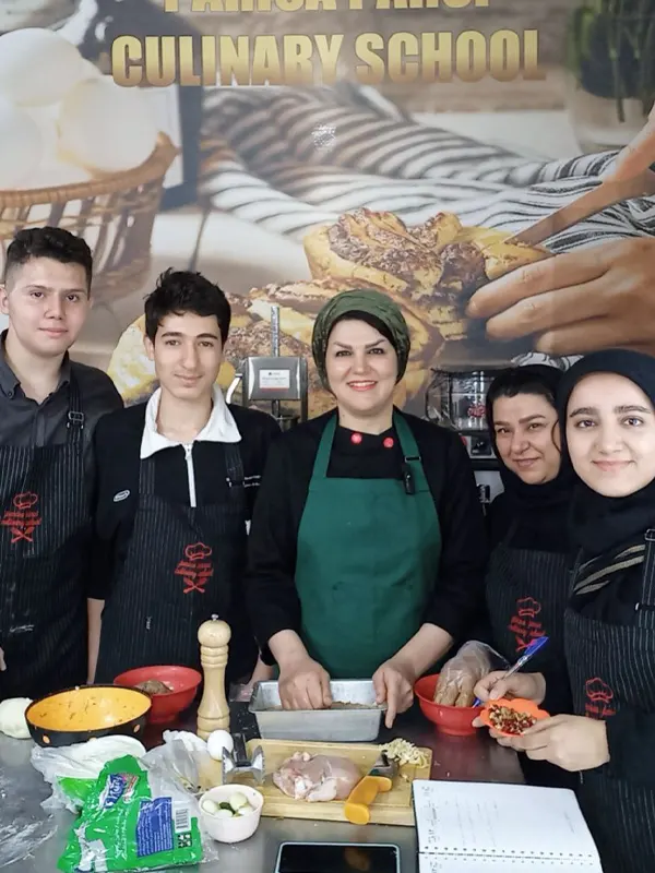 هنرجویان دوره آشپزی سنتی