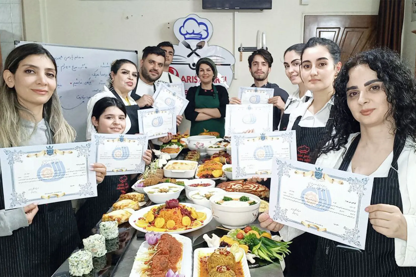 آموزشگاه آشپزی پریسا پارسی 16 مدرک دوره آشپزی