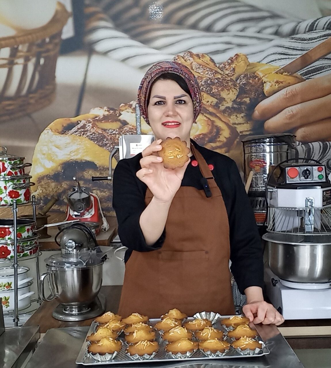 آموزشگاه شیرینی پزی پریسا پارسی؛ از علاقه تا درآمد 19 یادگیری شیرینی پزی