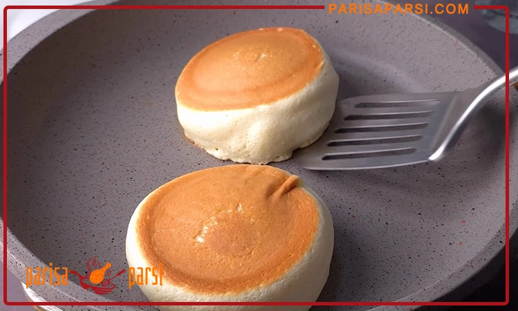 طرز تهیه پنکیک آمریکایی پف دار؛ دستور کامل پنکیک نرم و حجیم 1 طرز تهیه پنکیک آمریکایی پف دار مرحله به مرحله